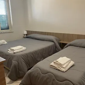  Affittacamere Airport Tourist's House Italia